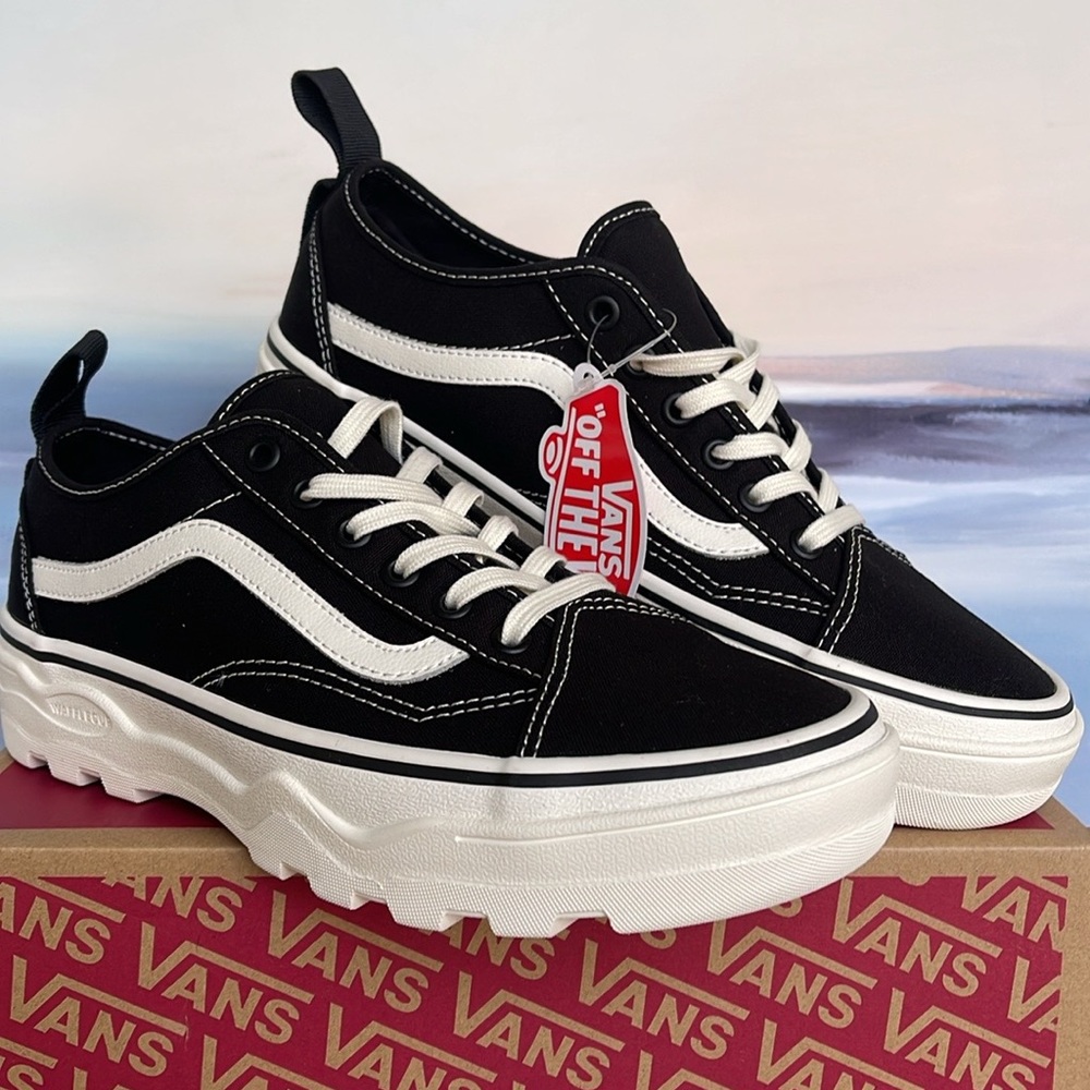 Vans Men’s Sentry Old Skool (Canvas) Black/Marshmallow
VN0A5KR3VQE
Sneakers - Picture 6 of 16